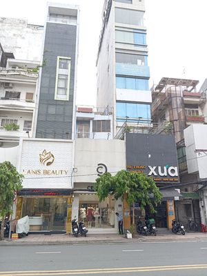 Аренда · 4 комн. · 80 м² · Quận 3, ул. Đường Cách Mạng Tháng 8