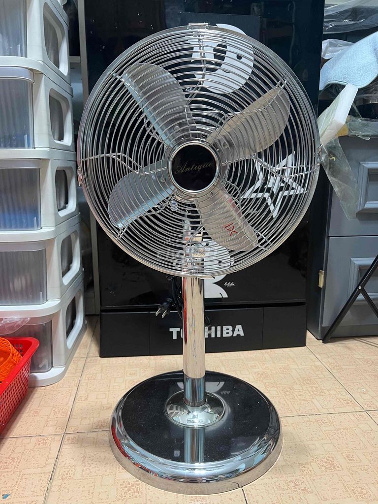 Quạt đứng Antique Bạc Kim loại Cổ điển. Mua bán Quạt tại Quận Hai Bà Trưng Hà Nội được đăng bởi Hương Ly hình 1