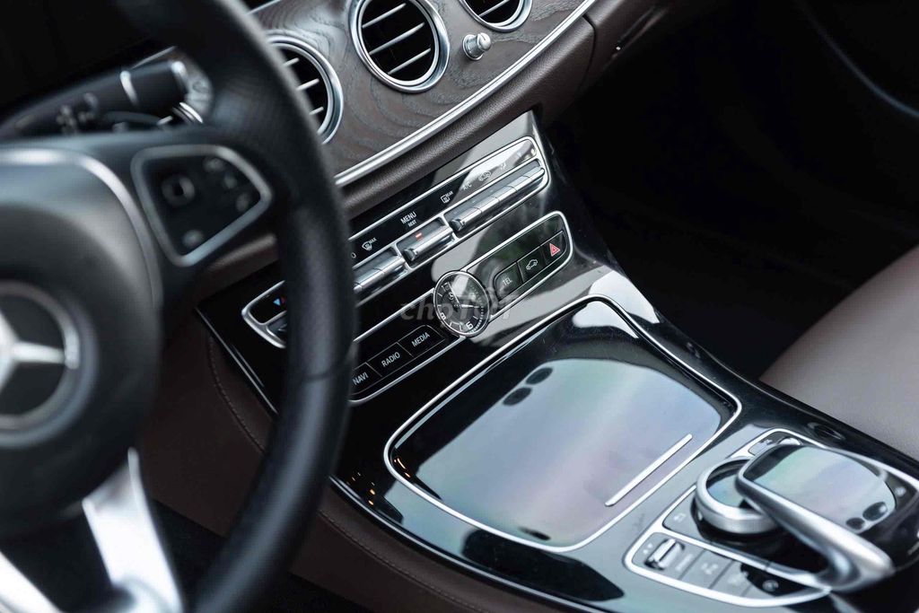 LONG ANH AUTO về Mercedes E200 model 2017. Mua bán Ô tô tại Quận 7 Tp Hồ Chí Minh được đăng bởi LongAnh AuTo  hình 13