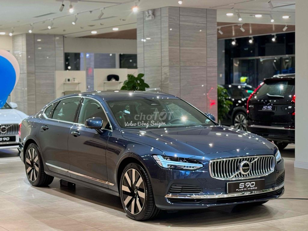 Volvo S90 xăng lai điện (màu mới 2025). Giao ngay.