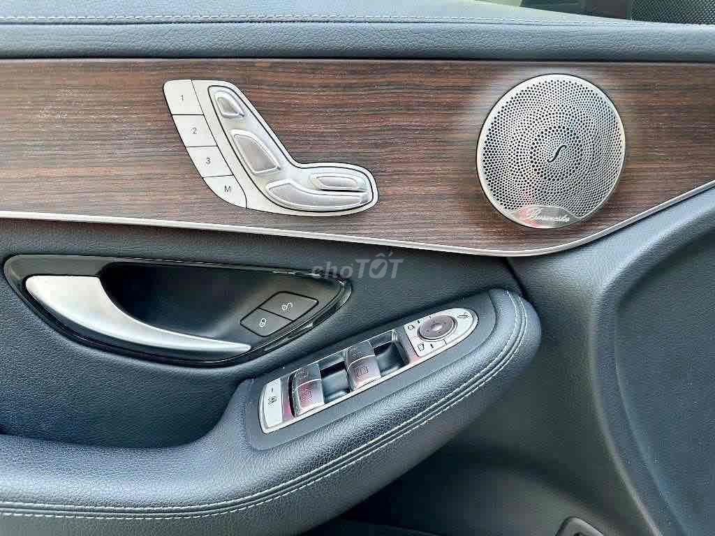 Mercedes GLC200 4 Matic bản V1 sx2022 đi 34k km. Mua bán Ô tô tại Quận Gò Vấp Tp Hồ Chí Minh được đăng bởi Kính Đặng Ô Tô Lướt hình 12