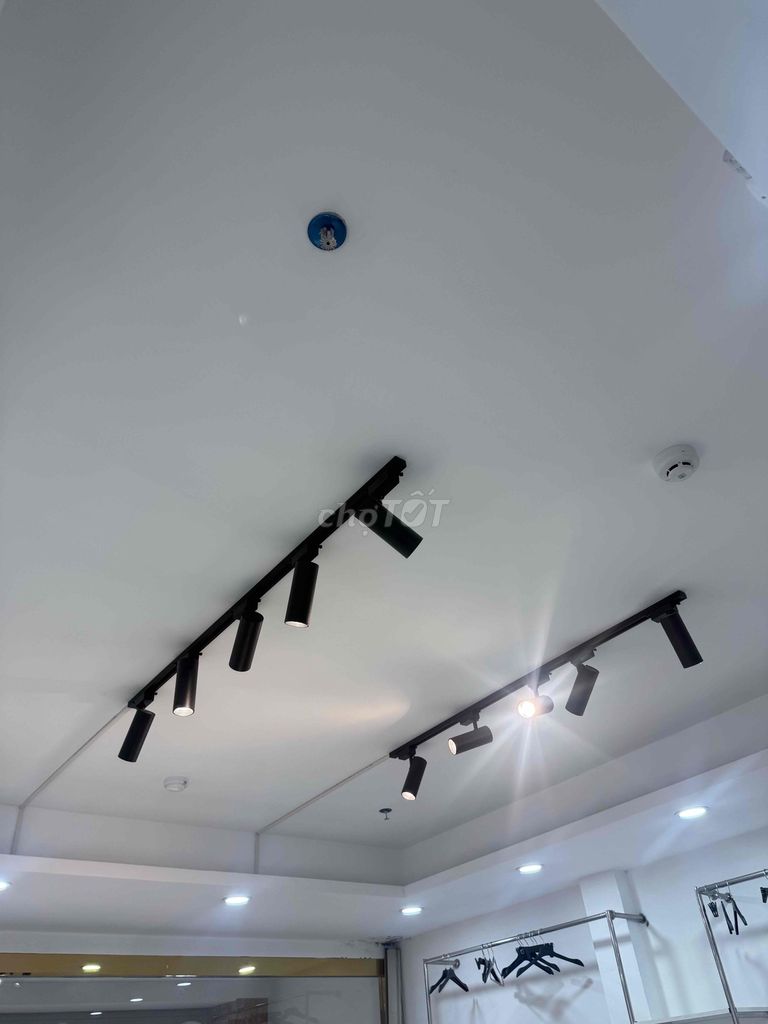 Thanh lý bộ ray + 10 bóng led rọi. Mua bán Đèn tại Quận Cầu Giấy Hà Nội được đăng bởi trang hình 1