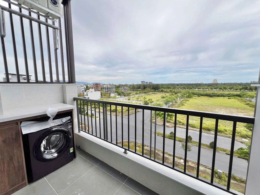 Green, furnished apartment with big balcony in FPT City — photo 6