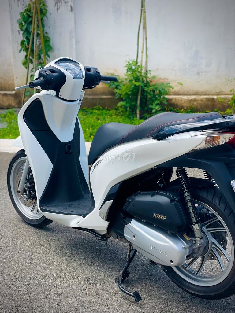 Xe máy Honda SH màu trắng sản xuất 2012. Mua bán Xe máy tại Huyện Trảng Bom Đồng Nai được đăng bởi Của Hàng Xe Máy U Phong hình 12
