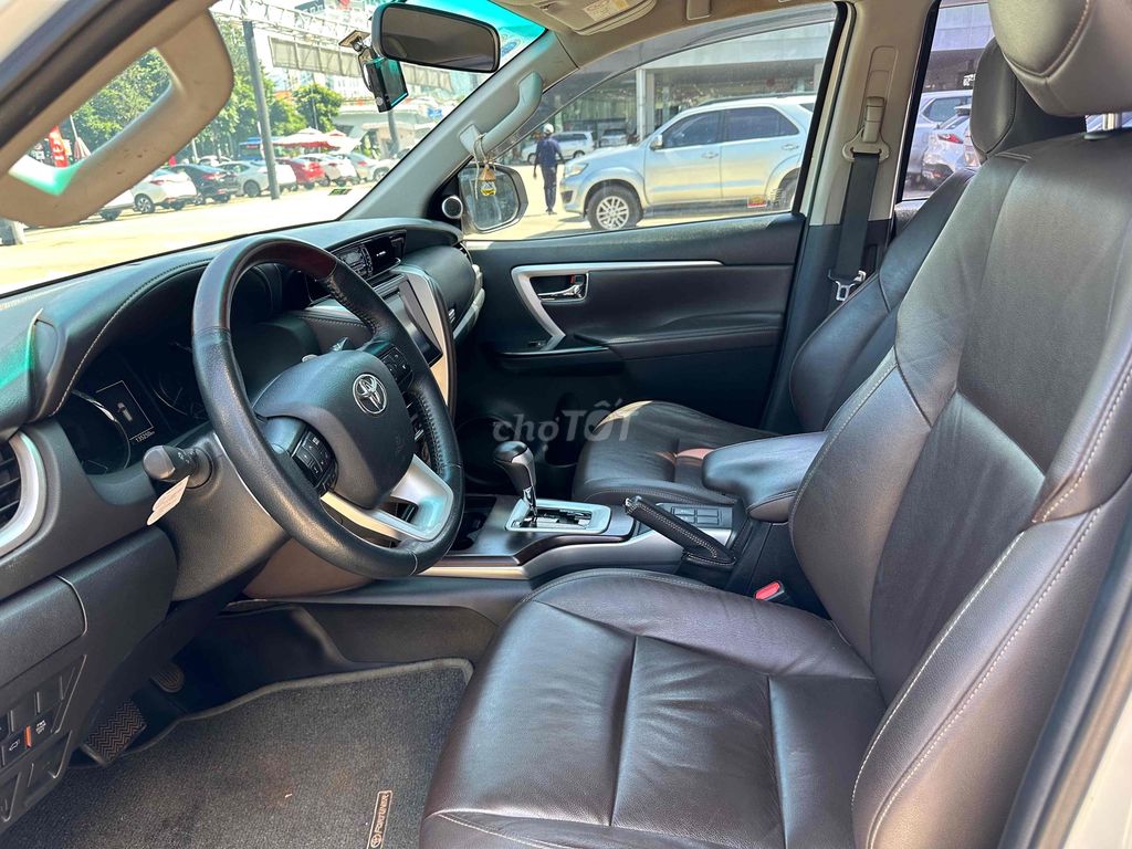 Toyota Fortuner 2019 2.8V 4x4 AT - 7c tự động. Mua bán Ô tô tại Quận Bình Thạnh Tp Hồ Chí Minh được đăng bởi phuongneo hình 5