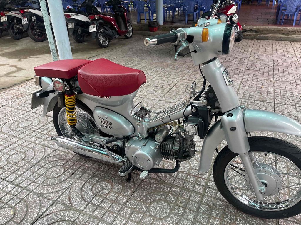 Honda Cub 50 màu Bạc. Mua bán Xe máy tại Thành phố Vĩnh Long Vĩnh Long được đăng bởi Đạt  hình 2
