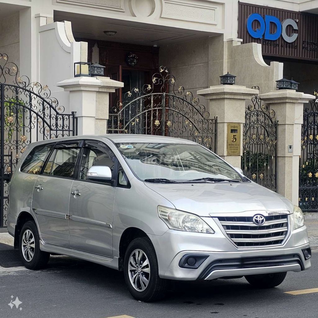 Toyota Innova 2015 E - 127000 km