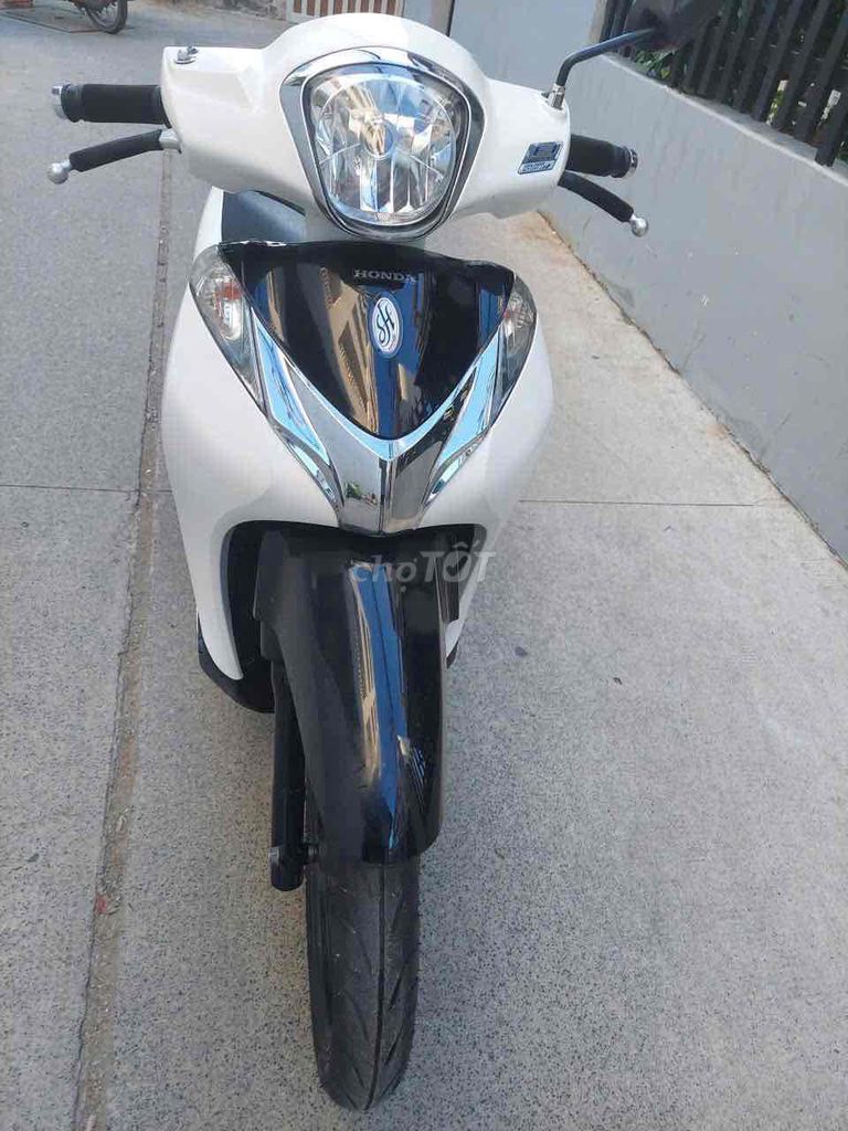 Honda SH Mode 2018 белый чёрный автомат