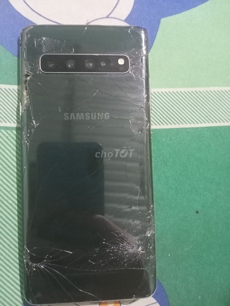 Samsung S10 Plus Đen Nứt vỡ. Mua bán Điện thoại tại Huyện Ninh Phước Ninh Thuận được đăng bởi Nguyễn Tấn Ninh  hình 1