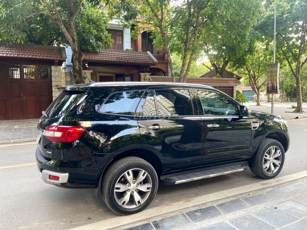Ford Everest Titanium 3.2L 4x4 AT 2016 Черный 110 тыс. км