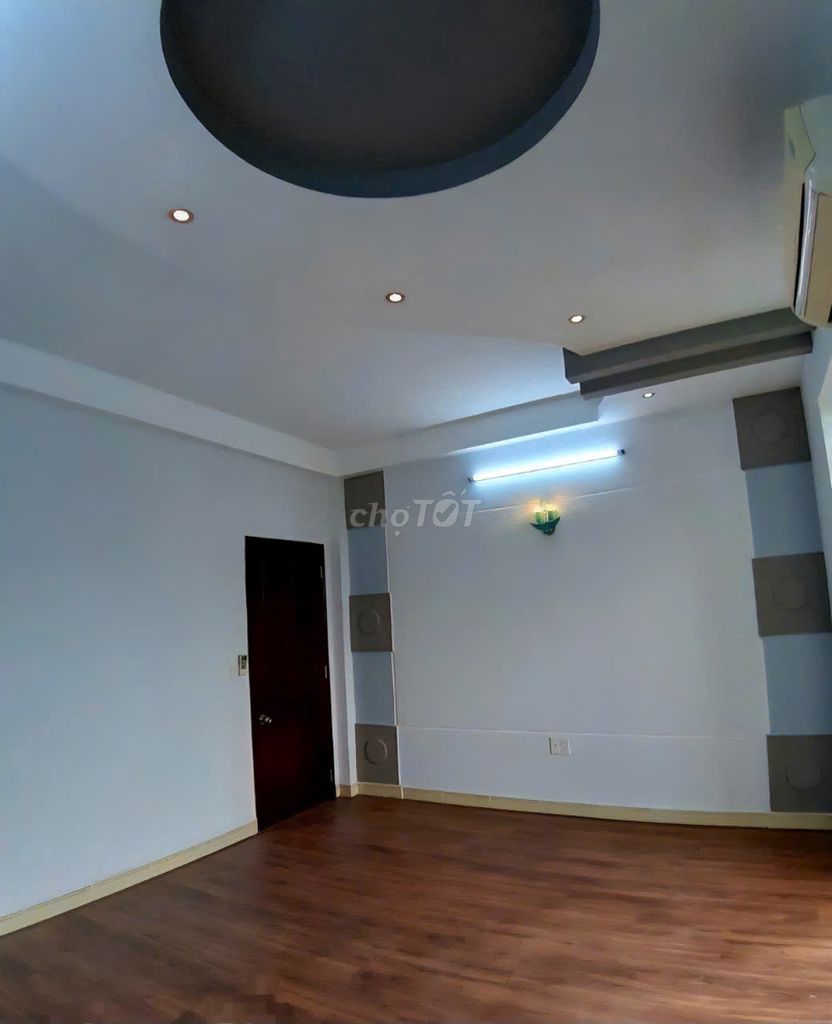 Дом с фасадной стороны 25B Le Van Tho, Ward 11, Go Vap District