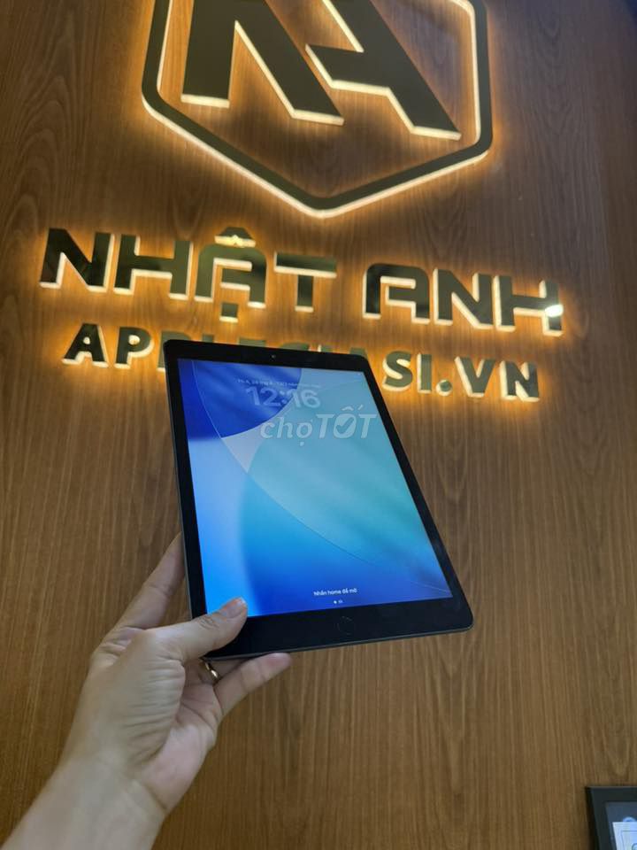 Apple iPad Gen 8 32GB Xám. Mua bán Máy tính bảng tại Quận Gò Vấp Tp Hồ Chí Minh được đăng bởi Nguyễn Thị Thu Hiền hình 1