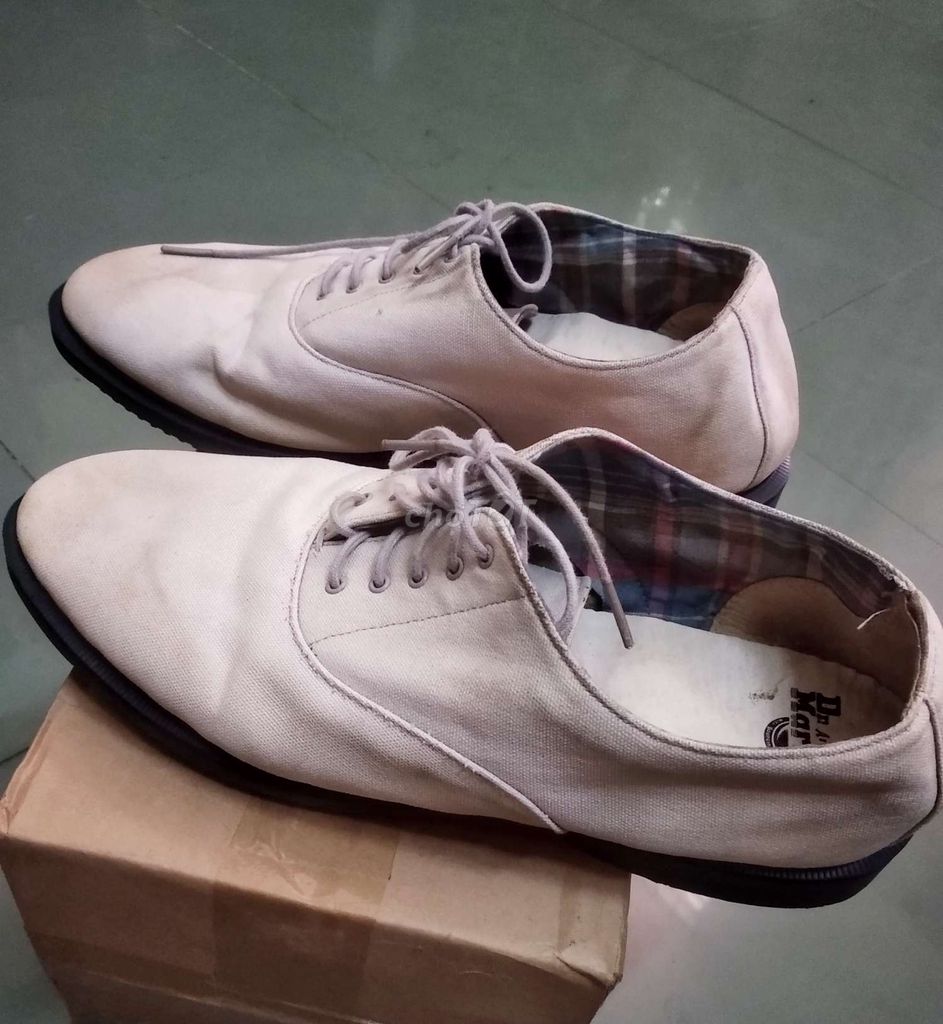 🇺🇸 Dr. Martens màu trắng be (dính vết ố), có đổi . Mua bán Giày dép tại Quận Ninh Kiều Cần Thơ được đăng bởi Shop Tứ Quí hình 1