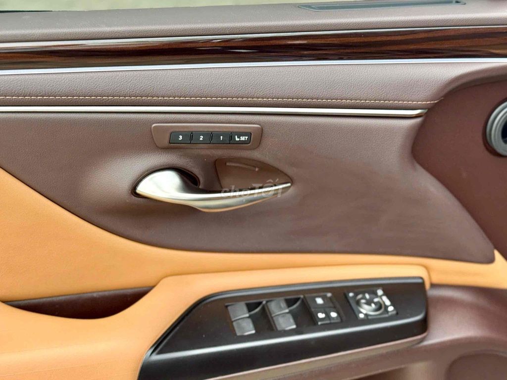 LEXUS ES250 2018 NHẬP NHẬT - 27000km. Mua bán Ô tô tại Quận Gò Vấp Tp Hồ Chí Minh được đăng bởi Ca Thị Thanh Huệ hình 12