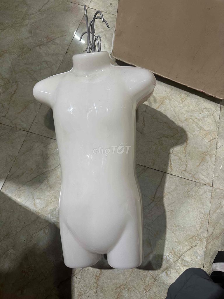 Manocanh máng nhựa trẻ em mới 98%