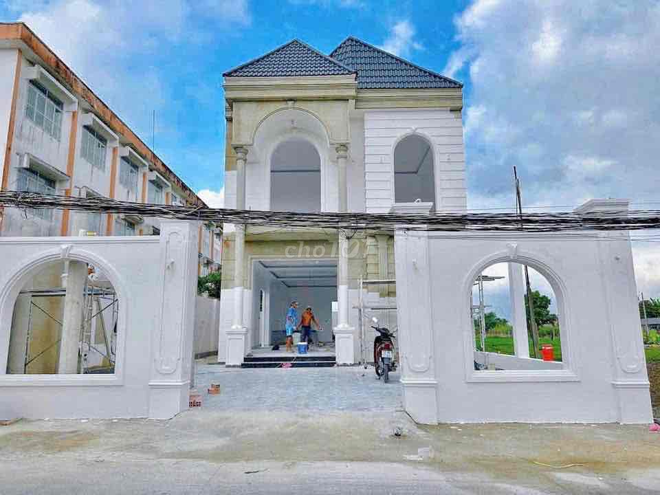 villa 300m2 thổ cư , vị trí đẹp Sổ hồng riêng 6pn , 3wc , hồ bơi mi ni. Mua bán nhà ở tại Huyện Cần Giuộc Long An được đăng bởi Hoàn BĐS  hình 1
