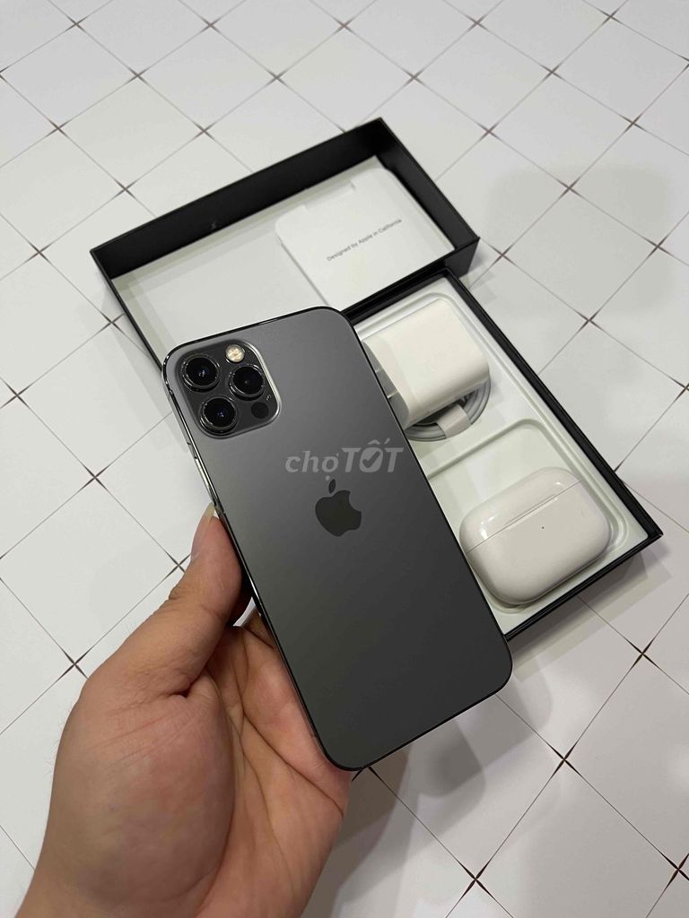 iPhone 12 Pro 128g Đen QTế Zin Máy Ngon Đang Xài