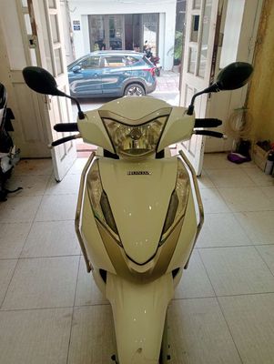 Honda Lead màu Trắng