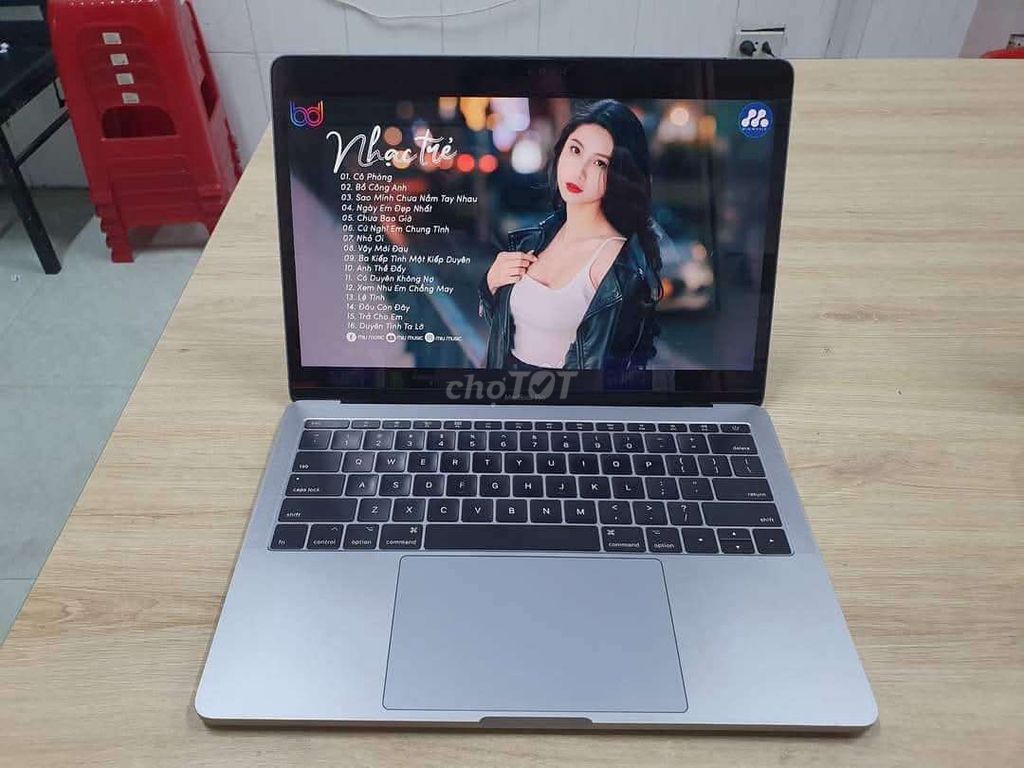 Macbook Pro 2016 13" Retina - I5 / Ram 8G. Mua bán Laptop tại Thành phố Huế Thừa Thiên Huế được đăng bởi LÊ NGUYỄN LAPTOP LAPTOPHUE COM VN hình 1