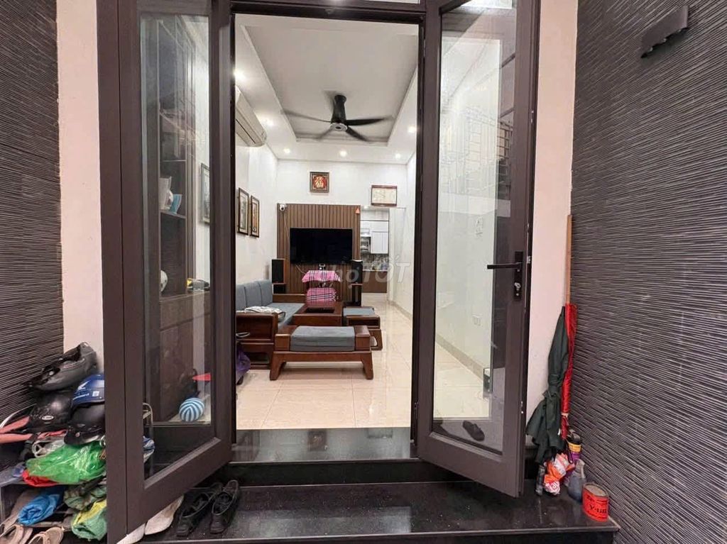 Nhà nguyên căn phố Yên Phụ, Tây Hồ, ô tô đỗ, sân riêng, nhà mới đẹp