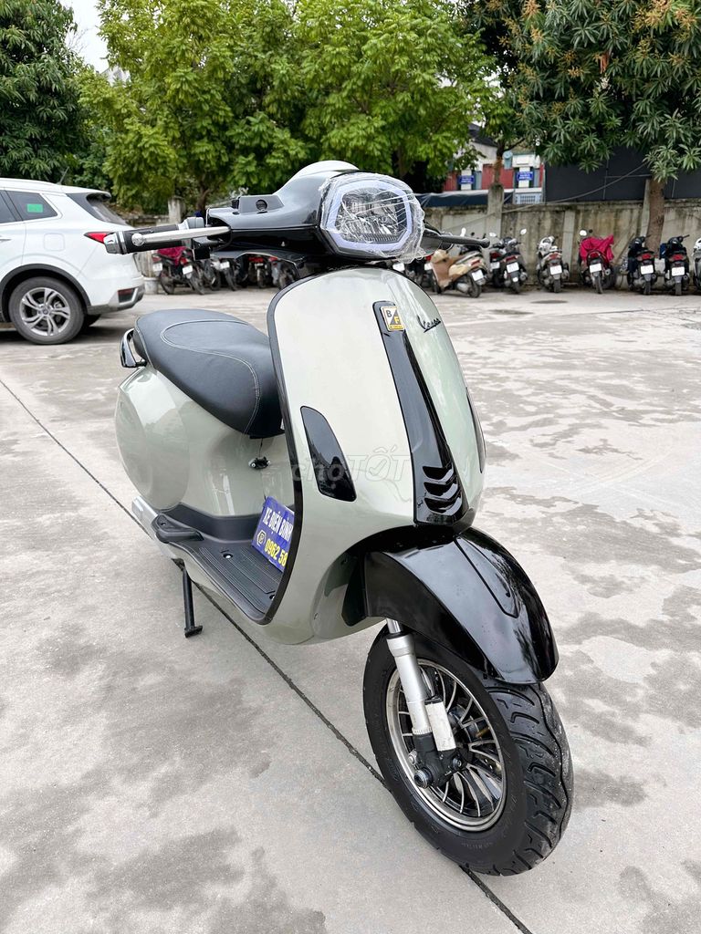 vespa đèn vuông xám xanh ắc quy 2k24