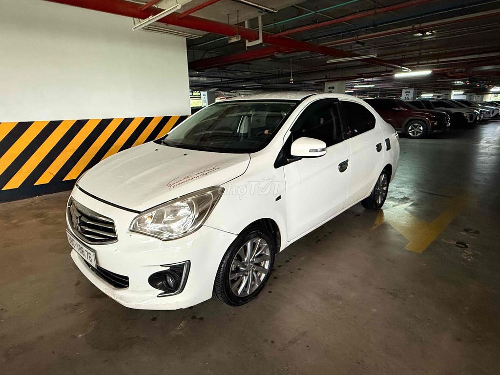 Mitsubishi Attrage 2015 механика, белый