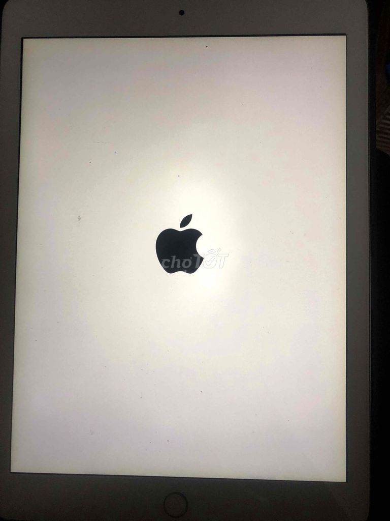 Apple iPad Gen 5 Bạc Khóa iCloud. Mua bán Máy tính bảng tại Quận 7 Tp Hồ Chí Minh được đăng bởi Kiên hình 1