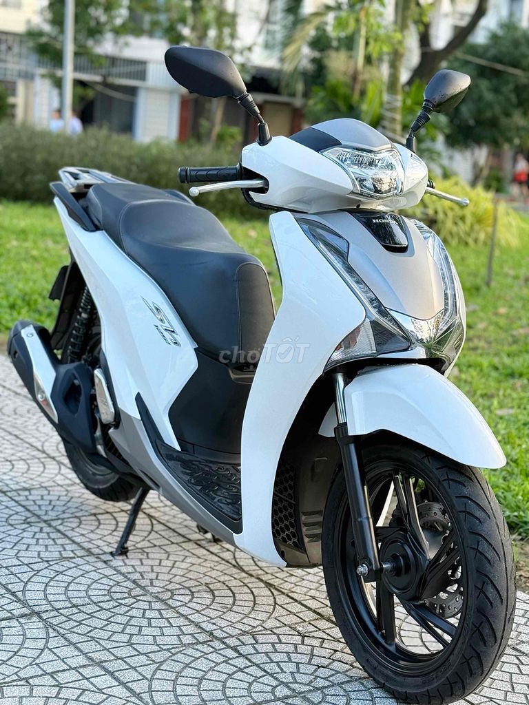 Sh 125 đúng đời 2019 biển 43, lốp zin theo xe. Mua bán Xe máy tại Quận Sơn Trà Đà Nẵng được đăng bởi AN  chuyên mua bán xe máy cũ tại 386 ngô quyền sơn trà đà nẵng  BÁN XE TRẢ GÓP hình 3