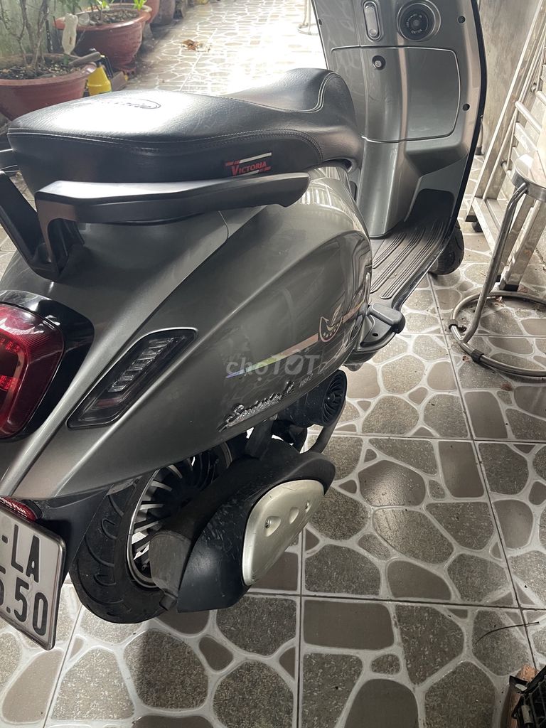 Victoria ScooterINDO fi 2024 Xám 1 năm