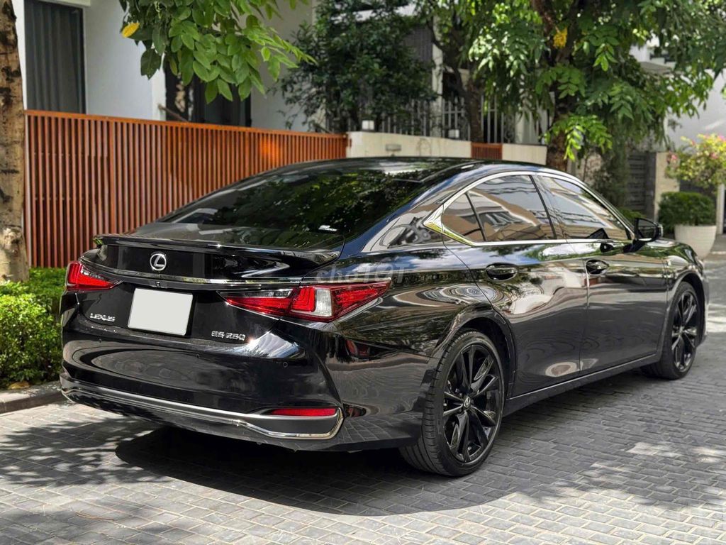 Lexus ES250 F.Sport sx 2021 nhập Nhật siêu đẹp. Mua bán Ô tô tại Quận Cầu Giấy Hà Nội được đăng bởi Cao Quý hình 5