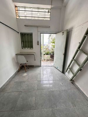 Ban công bao nắng, giờ tự do, cách trường Đại học Văn Hiến 500 m