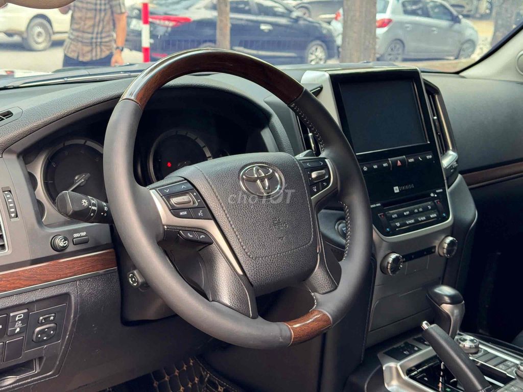 Toyota Land Cruiser V8 2019 Đen 80000 km. Mua bán Ô tô tại Quận Cầu Giấy Hà Nội được đăng bởi Cao Quý hình 7
