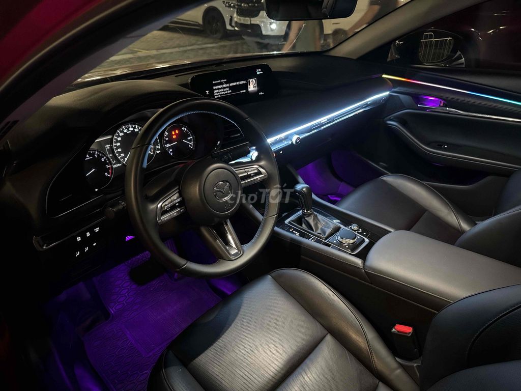 Mazda 3 1.5 Luxury 2023 красный, 40 тыс. км