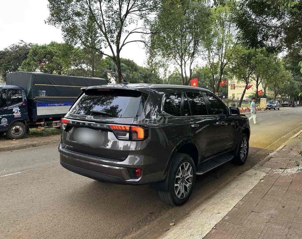 Ford Everest 2023 Titanium 2.0L 4x2 AT - 33000 km. Mua bán Ô tô tại Quận 12 Tp Hồ Chí Minh được đăng bởi Văn Bình hình 3