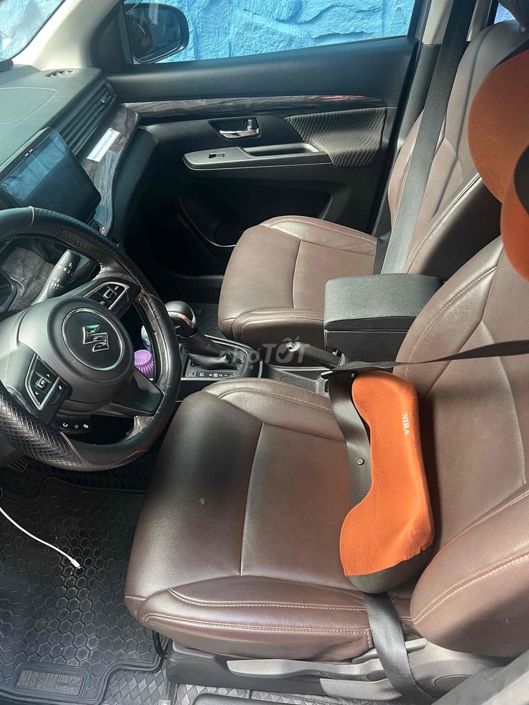 Suzuki Ertiga 7 chỗ màu Nâu
