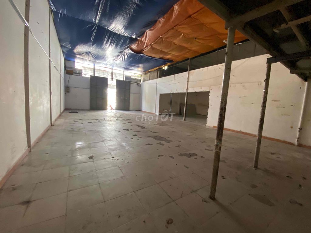 Kho mặt tiền Văn Cao 220m2, 30 triệu/tháng