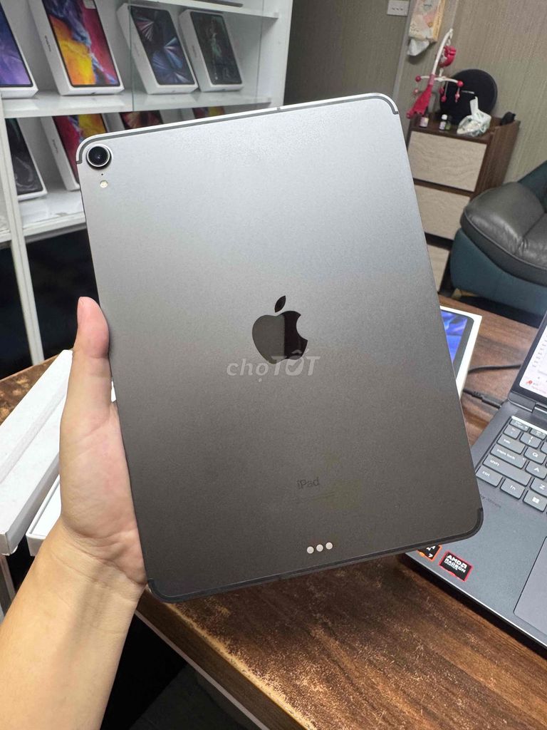 Apple iPad Pro 2018 Xám 256GB 4GB Like New. Mua bán Máy tính bảng tại Quận Hoàng Mai Hà Nội được đăng bởi Cảnh Hà  hình 1