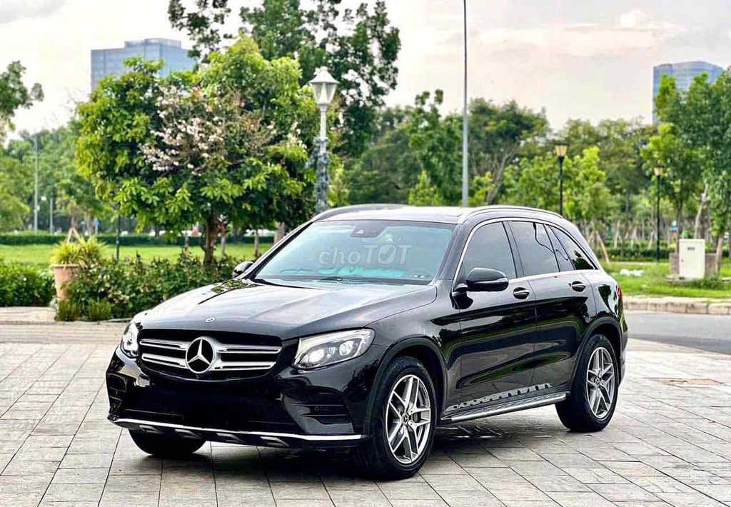 Mercedes-Benz GLC 300 4matic 2017 Đen. Mua bán Ô tô tại Quận 8 Tp Hồ Chí Minh được đăng bởi Cửa hàng ô tô cũ TRUST CARS hình 2