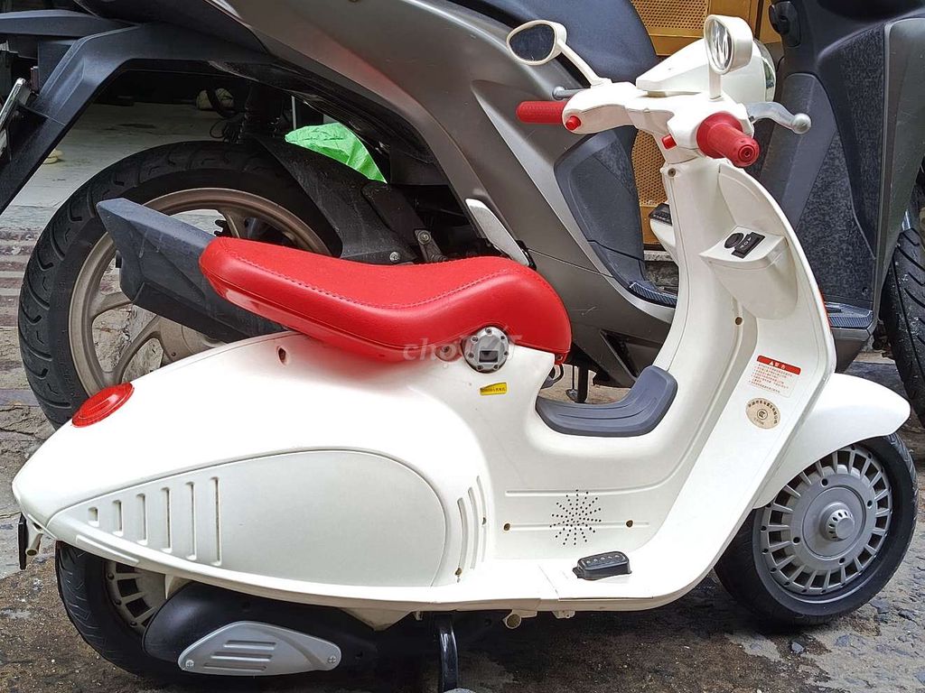 Xe điện trẻ em Vespa cắm điện không lên. Mua bán Mẹ và bé tại Quận 4 Tp Hồ Chí Minh được đăng bởi nguyễn an hình 1