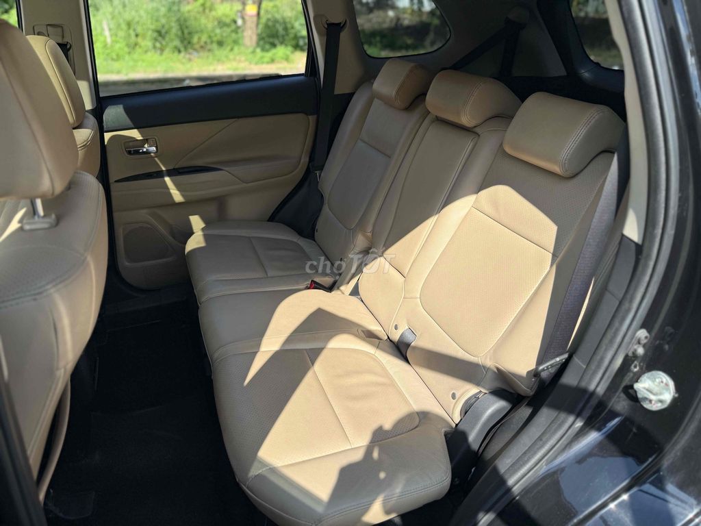Mitsubishi Outlander 2018 2.0 CVT Premium. Mua bán Ô tô tại Thành phố Thủ Đức Tp Hồ Chí Minh được đăng bởi Lê Nhường hình 16