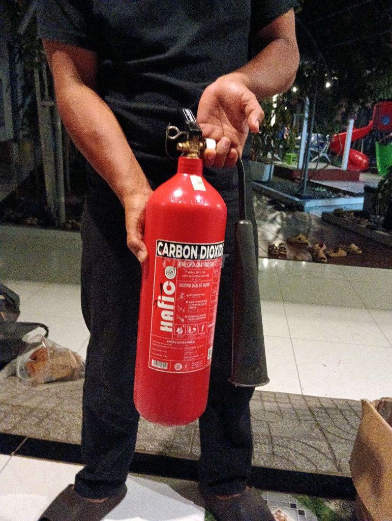 Bình chữa cháy kim loại đỏ 50cm. Mua bán Đồ chuyên dụng, Giống nuôi trồng tại Huyện Đất Đỏ Bà Rịa - Vũng Tàu được đăng bởi Minh Van hình 1
