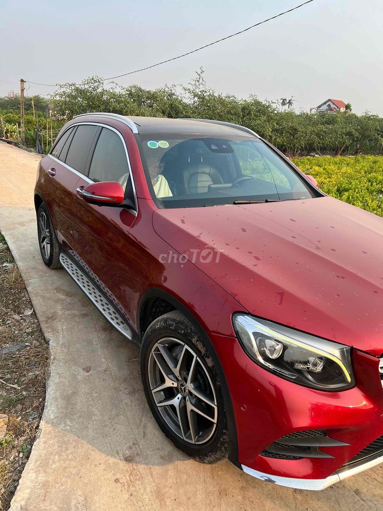 Mercedes-Benz GLC 300 4Matic 2017 Đỏ. Mua bán Ô tô tại Quận Tây Hồ Hà Nội được đăng bởi Lưu Phương Namm hình 5