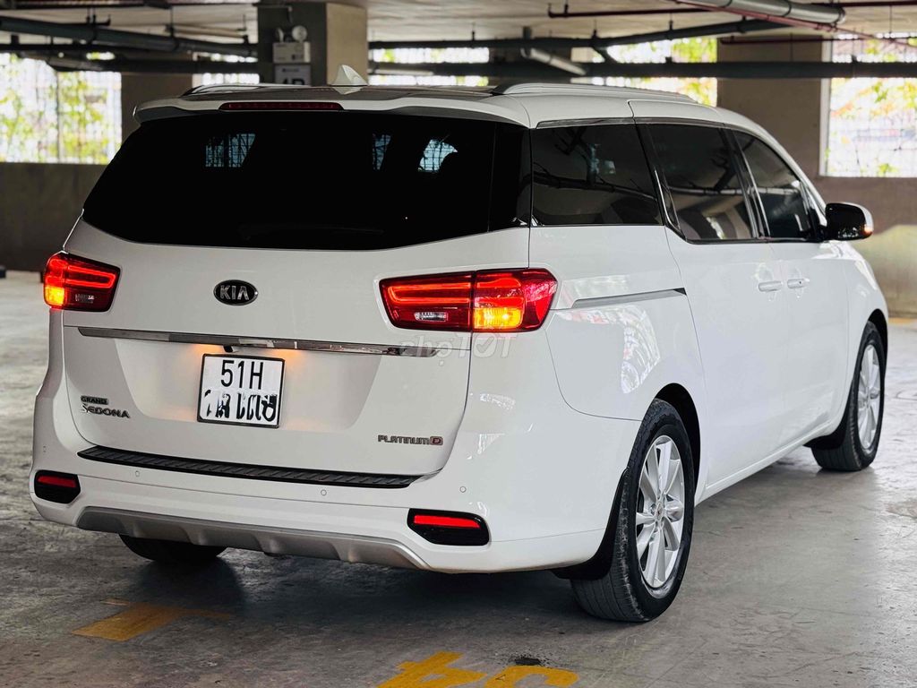 Kia Sedona 2019 2.2D платиновый белый/кремовый 105 000 км