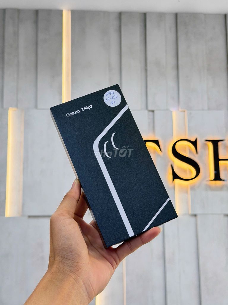 Hàng mới về – ZFlip 7 đỏ 256Gb Newseal siêu hot. Mua bán Điện thoại tại Quận Thanh Khê Đà Nẵng được đăng bởi Thiện Lê TShop 16 Lê Đình Lý hình 1