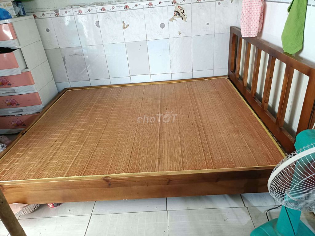Giường ngủ gỗ nâu đơn giản. Mua bán Giường, chăn ga gối nệm tại Huyện Trảng Bom Đồng Nai được đăng bởi lê ngọc hình 1