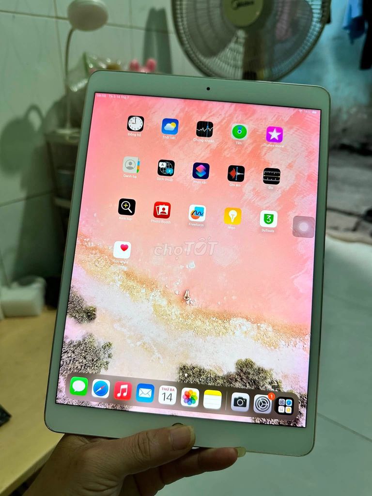 Apple iPad Pro 10.5 256GB Vàng. Mua bán Máy tính bảng tại Huyện Bình Chánh Tp Hồ Chí Minh được đăng bởi Hội Đồ Điện Tử hình 1