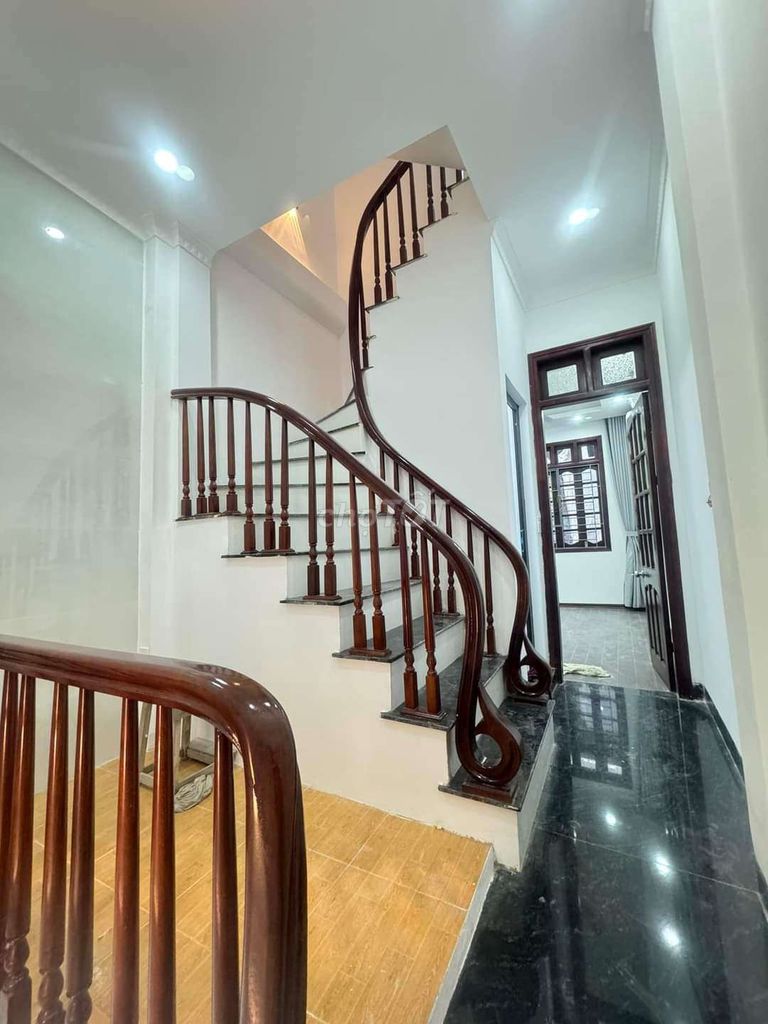 Bán nhà Bạch Mai ngõ nông, sát phố ngõ ba gác phi 30m2* 5T