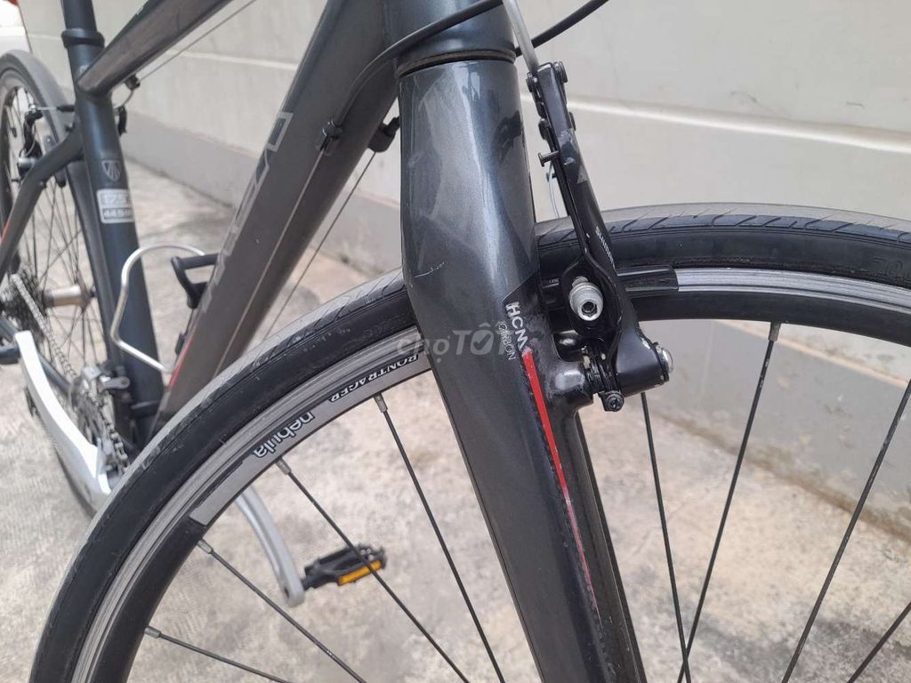 Trek 7.4 sườn nhôm càng carbon, group Shimano 3x9