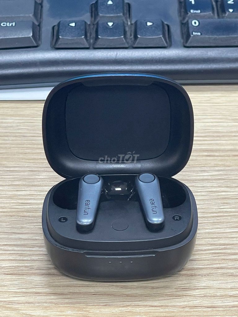 Tai nghe bluetooth EarFun Air Pro 3. Mua bán Tivi, Âm thanh tại Quận Tân Phú Tp Hồ Chí Minh được đăng bởi Yen Phan hình 1