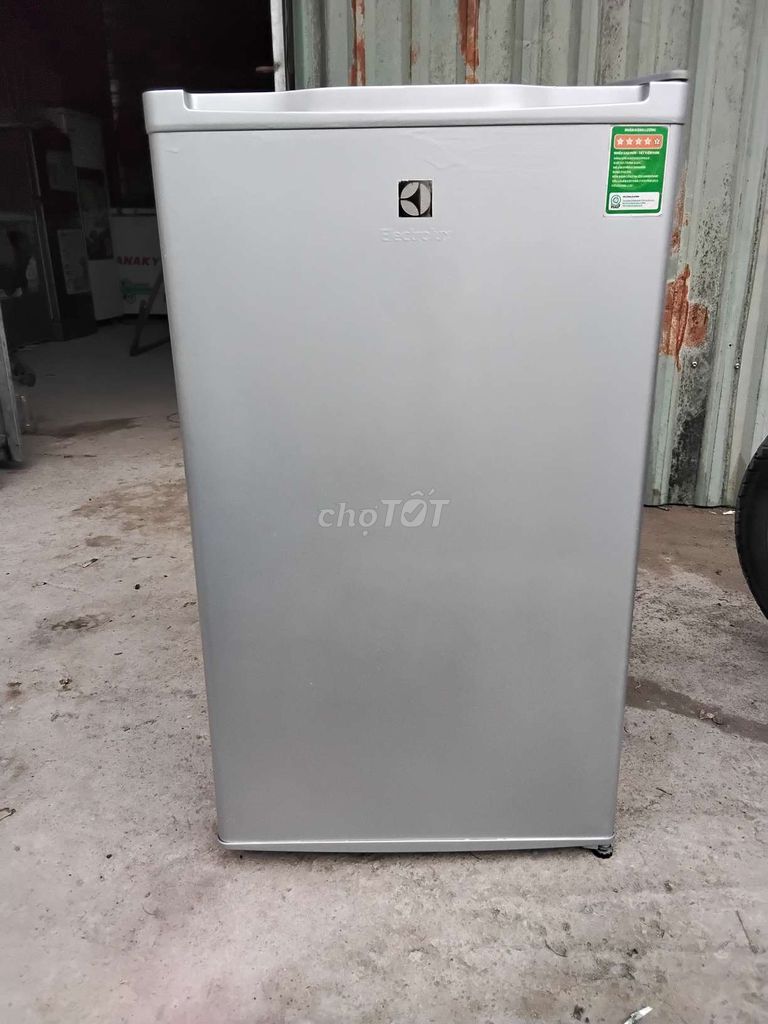 Thanh lý tủ lạnh Electrolux 93l zin đẹp keng